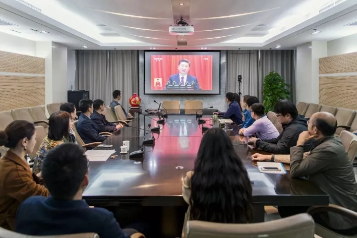 集團干部員工喜迎十九大：令人鼓舞，催人奮進